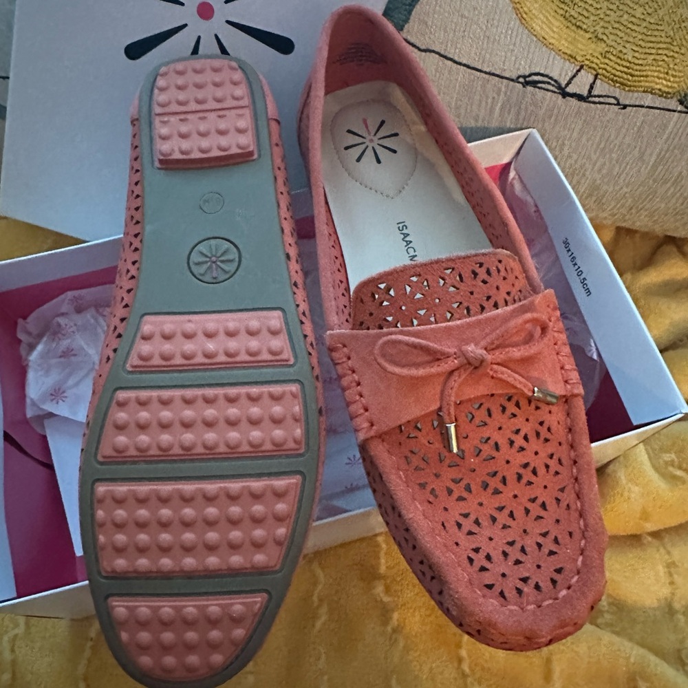 Isaac Mizrahi Adalyn Coral Perforated Suede Moccasins Loafer 8.5 - Picture 4 of 6